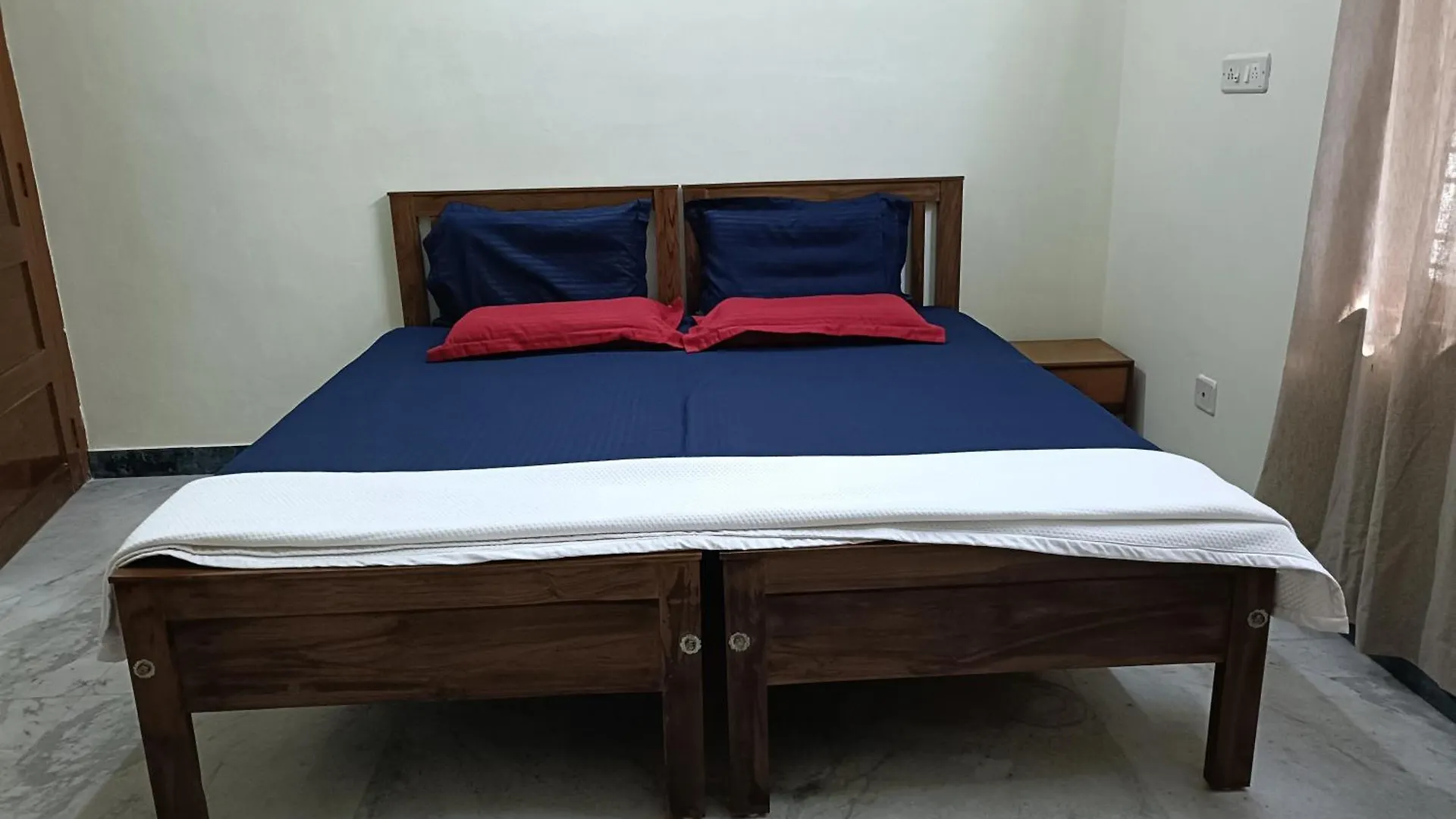 Sanvilla 2 Bhk, Vytila Kochi 0*,  印度